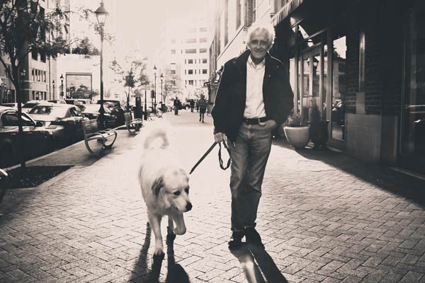 ¿Cómo hacer que mi perro no tire la correa?
