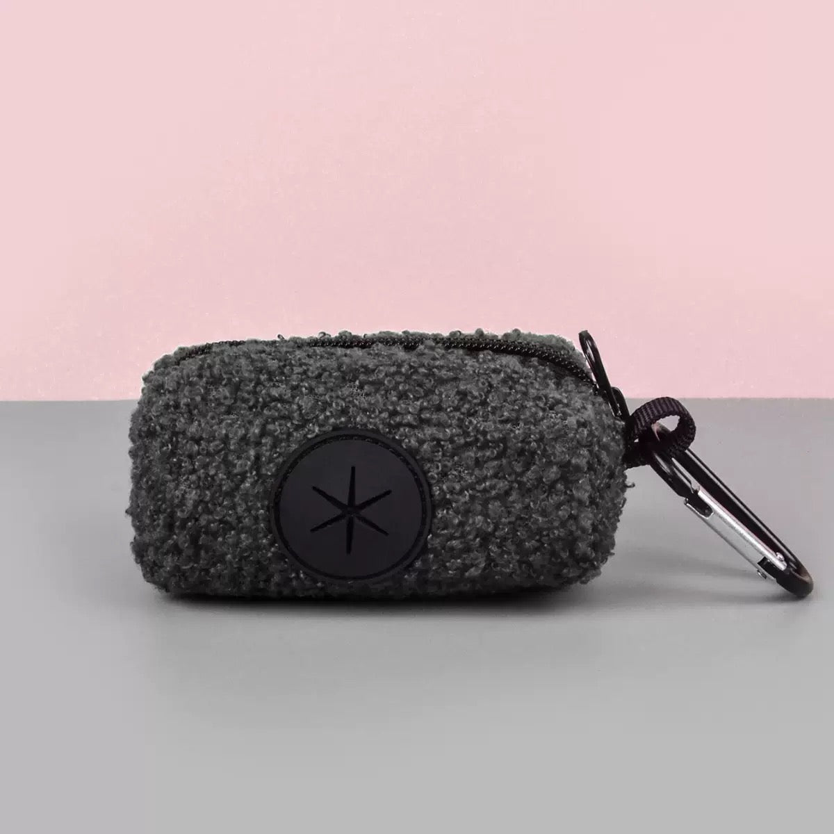 
                  
                    Porta Bolsas Higiénicas Furry (10x5cm)
                  
                