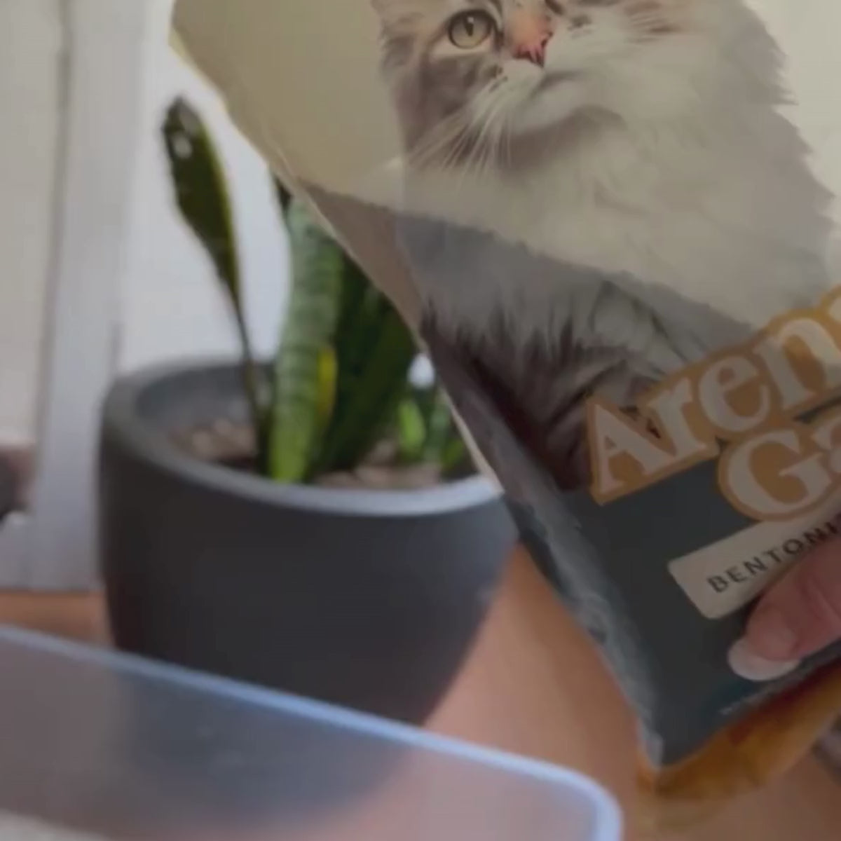 
                  
                    Cargar y reproducir video en el visor de la galería, Arena Sanitaria Para Gatos Bentonita Aglutinante
                  
                